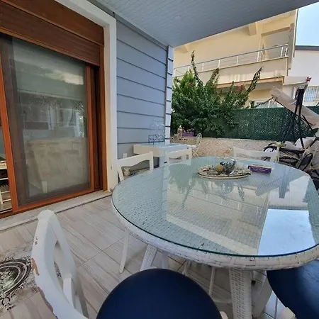 Villa Offering A Relaxed And Inviting Atmosphere *
